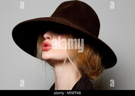 Les coulisses de l'avant des modèles Jasper Conran afficher lors de la London Fashion Week Spring/Summer collection 2016/2017 le 17 septembre 2016 à Londres, Royaume-Uni. Banque D'Images