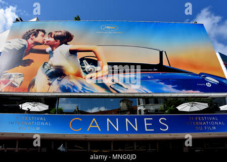 Cannes, France - 11 mai 2018 : l'affiche du 71e Festival du Film de Cannes dispose d'une scène du film Pierrot le Fou, avec Jean-Paul Belmondo un Banque D'Images