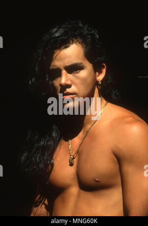 LOS ANGELES, CA- 24 SEPTEMBRE : (COUVERTURE EXCLUSIVE) Singer Gerardo pose pendant une séance photo le 24 septembre 1990 à Los Angeles, Californie. Photo de Barry King/Alamy Stock Photo Banque D'Images