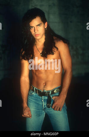 LOS ANGELES, CA- 24 SEPTEMBRE : (COUVERTURE EXCLUSIVE) Singer Gerardo pose pendant une séance photo le 24 septembre 1990 à Los Angeles, Californie. Photo de Barry King/Alamy Stock Photo Banque D'Images