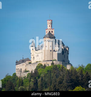 En Allemagne, Lcated Niederfell Marksburg est le seul château médiéval élevé qui n'a pas détruits. Banque D'Images