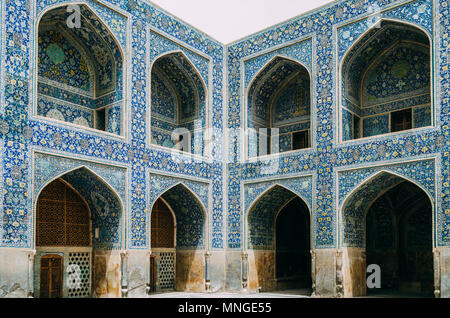 Isfahan, Iran - avril 23, 2018 : la mosquée d'Imam historique à la place Naghsh-e Jahan, Isfahan, Iran. La construction a commencé en 1611 Banque D'Images