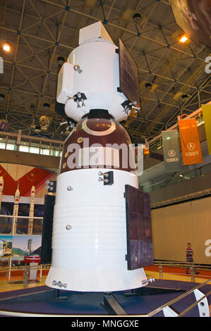 Une maquette d'un vaisseau spatial habité Shenzhou chinois à l'Académie chinoise des technologies des véhicules de lancement (ACPD) museum à Pékin, Chine. Banque D'Images