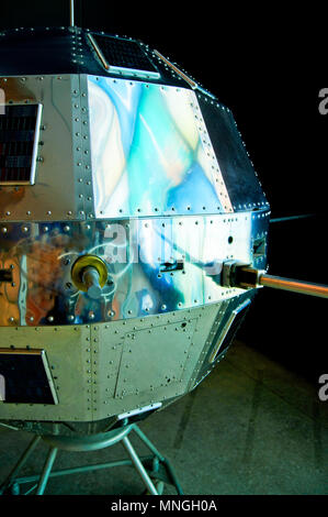 Un modèle d'ingénierie de Chine, le premier satellite DFH-1, sur l'affichage à l'Académie chinoise des technologies des véhicules de lancement (ACPD) museum à Pékin, Chine. Banque D'Images