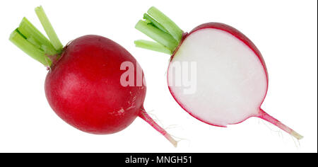 Ressort rond rouge frais légumes radis ensemble. Isolaten sur un plan macro studio blanc Banque D'Images