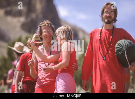 RAJNEESHPURAM, Oregon, USA - Rajneeshees, disciples de Bhagwan Shree chef de secte religieuse Rajneesh. 1982 Banque D'Images