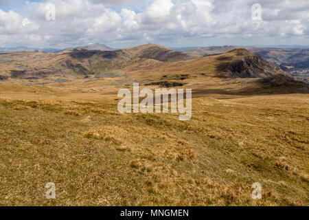 En regardant vers l'ancienne carrière d'ardoise de Rhosydd Moelwyn Mawr avec les sommets de Moel An Hydd Alllt Fawr et dans l'arrière-plan Banque D'Images