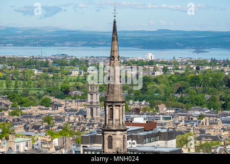 Vue sur St Andrew's et Saint George's West clocher de l'Église dans la nouvelle ville d'Édimbourg, Écosse, Royaume-Uni, UK Banque D'Images