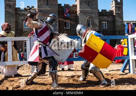 Deux chevaliers combattre en liste au cours de la Fédération Internationale de combat médiéval (CCGE) Championnats du monde à Scone Palace le 12 mai 2018 à Scone Pa Banque D'Images