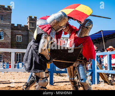 Deux chevaliers combattre en liste au cours de la Fédération Internationale de combat médiéval (CCGE) Championnats du monde à Scone Palace le 12 mai 2018 à Scone Pa Banque D'Images