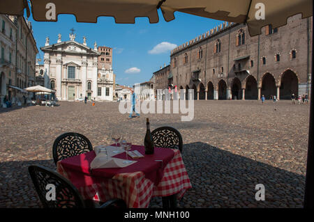 Mantova. Cathédrale et Palais Ducal, Piazza Sordello. L'Italie. Banque D'Images