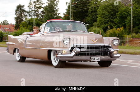 Vasteras, Suède - 5 juillet 2013 : une Cadillac Eldorado Convertible 1955 au cours de la parade à la puissance de croisière grand événement Répondre Banque D'Images