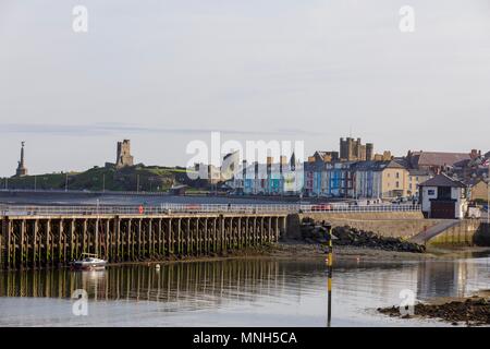 Aberystwyth, Ceredigion, pays de Galles, Royaume-Uni 17 Mai 2018 UK Météo : soleil éclaircit le paysage du Ceredigion ce matin à Aberystwyth. Crédit : Ian Jones/Alamy Live News Banque D'Images