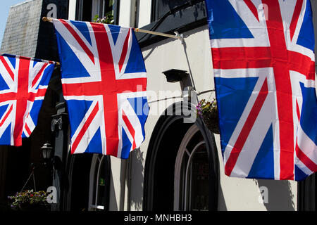 Windsor, Royaume-Uni. 17 mai, 2018. Accrocher des drapeaux Union Jack à Windsor en préparation pour le mariage royal de goutte d'encre : Crédit/Alamy Live News Banque D'Images