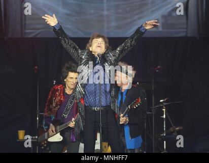 Dublin, Irlande. 17 mai 2018. 17/5/2018. Oui, les garçons sont de retour en ville ! Mick Jagger joue à la foule avec Keith Richards, Ronnie Wood et Charlie Watts de The Rolling Stones à l'appui qu'ils ont joué dans Croke Park de Dublin ce soir, sur la première étape de leur Les pierres - Pas de filtre d'. Après leur concert ils vont voler retour au Royaume-Uni pour continuer le tour qui comprend Londres, Edimbourg et Cardiff. Photo : Leon Farrell/RollingNews RollingNews.ie : Crédit.ie/Alamy Live News Banque D'Images