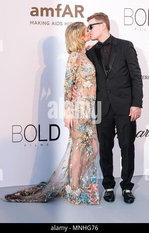 Cannes, Antibes, France. 17 mai 2018. Paris Hilton et Chris Zylka arrive au 25e Gala de l'amfAR 'Cannes' le jeudi 17 mai 2018 s'est tenue à l'Hôtel du Cap-Eden-Roc, Antibes. Photo par Julie Edwards. Credit : Julie Edwards/Alamy Live News Banque D'Images