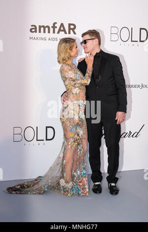 Cannes, Antibes, France. 17 mai 2018. Paris Hilton et Chris Zylka arrive au 25e Gala de l'amfAR 'Cannes' le jeudi 17 mai 2018 s'est tenue à l'Hôtel du Cap-Eden-Roc, Antibes. Photo par Julie Edwards. Credit : Julie Edwards/Alamy Live News Banque D'Images