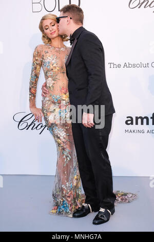 Cannes, Antibes, France. 17 mai 2018. Paris Hilton et Chris Zylka arrive au 25e Gala de l'amfAR 'Cannes' le jeudi 17 mai 2018 s'est tenue à l'Hôtel du Cap-Eden-Roc, Antibes. Photo par Julie Edwards. Credit : Julie Edwards/Alamy Live News Banque D'Images