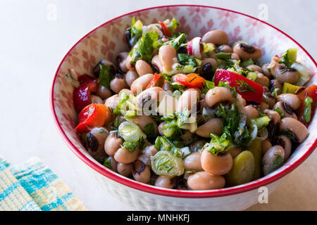 Salade de haricots à la tomate, le persil et l'Aneth / Borulce / Salatasi Salata. L'alimentation biologique. Banque D'Images