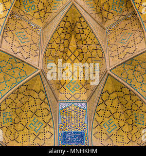 ISFAHAN, IRAN - avril 29, 2015 : Mosaïque de la mosquée Jameh d'Isfahan, Iran. Cette mosquée est classé au Patrimoine Mondial de l'UNESCO Banque D'Images