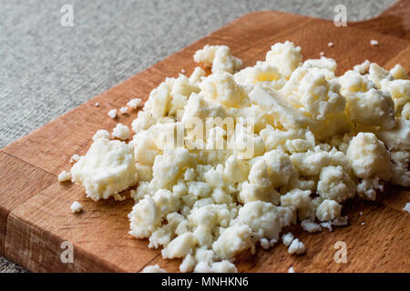 Le fromage au lait de chèvre turque Tulum Peyniri. La nourriture traditionnelle. Banque D'Images