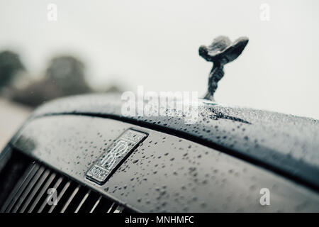 Un "Badge" noir édition spéciale Rolls-royce Ghost est photographié avec Rolls Royce press event à Riga - 13 juin, 2017 Banque D'Images