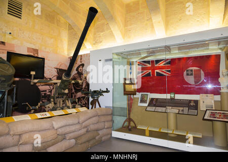 Pièce / affichage des pièces y compris WW2 / World War 2 / LA DEUXIÈME GUERRE MONDIALE avion anti artillerie / fusil dans la Malte en guerre, exposition, Malte. (91) Banque D'Images