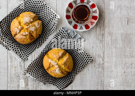 Cookies turc et un plateau kurabiyesi Sam / Cookie avec l'orange et le sucre. Traditioal Cookies Banque D'Images