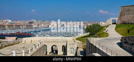 Vue depuis le Fort Saint-Nicolas sur Vieux Port Vieux Port, Marseille, Bouches-du-Rhône, Provence-Alpes-Côte d'Azur, France Sud, France, Europe Banque D'Images