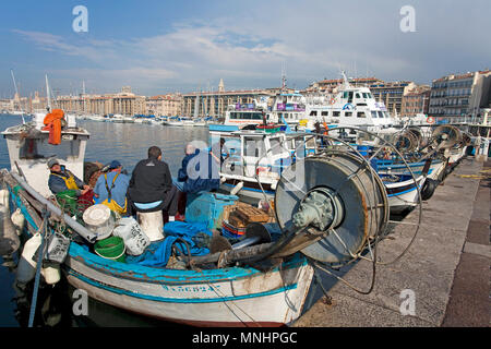 Le port de pêcheur au Vieux Port, Marseille, Bouches-du-Rhône, Provence-Alpes-Côte d'Azur, France Sud, France, Europe Banque D'Images