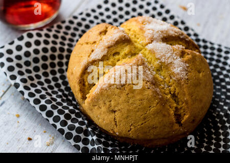 Cookies turc et un plateau kurabiyesi Sam / Cookie avec l'orange et le sucre. Traditioal Cookies Banque D'Images