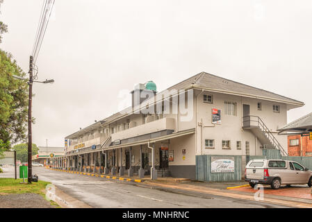 HOWICK, AFRIQUE DU SUD - le 23 mars 2018 : une scène de rue, avec les entreprises et d'un hôtel, à l'Howick Falls dans le Kwazulu-Natal Midlands Meander Banque D'Images