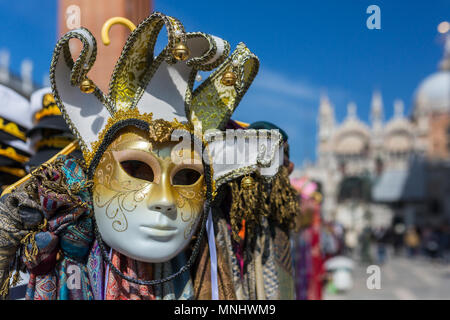 Divers masques vénitiens en vente à Venise, Italie Banque D'Images