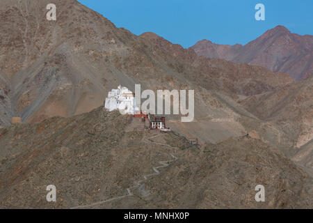 Tsemo temple de Maitréya au crépuscule à Leh, Ladakh, Inde Banque D'Images