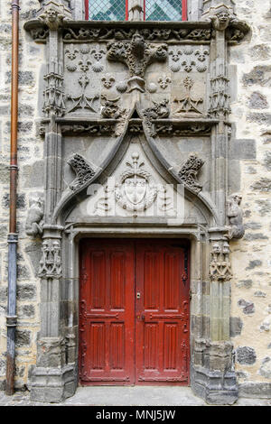 Porte latérale à Maison Consulaire d'Aurillac, Auvergne, France. Banque D'Images