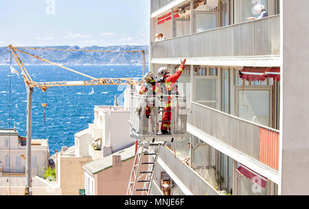 Le feu Naval Marseille Bataillon (Anglais : Bataillon de marins-pompiers de Marseille, ou BMPM), est le service d'incendie et de secours pour la ville de Marseille. Le bataillon est une succursale de la marine française (French : Marine nationale), et se compose de membres du personnel militaire, comme les pompiers de Paris (une branche de l'armée française), et PGHM (une branche de la Gendarmerie française). Banque D'Images