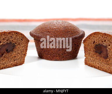 Des petits muffins au chocolat servir sur la plaque Banque D'Images