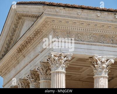 Détail d'un coin de la Maison Carrée, maison carrée, l'ancien temple romain, Nîmes, France Banque D'Images