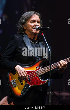 Naples, Italie. 16 mai, 2018. Red Canzian, anciennement de l'ourson, en concert à l'Augusteo Teatro à Naples avec sa tournée 2018 'témoin de temps'. Credit : Sonia Brandolone/ Pacific Press/Alamy Live News Banque D'Images