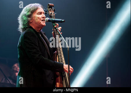 Naples, Italie. 16 mai, 2018. Red Canzian, anciennement de l'ourson, en concert à l'Augusteo Teatro à Naples avec sa tournée 2018 'témoin de temps'. Credit : Sonia Brandolone/ Pacific Press/Alamy Live News Banque D'Images