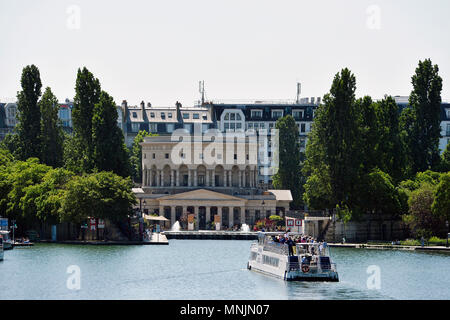 Le bassin de la Villette (Bassin de La Villette) est le plus grand lac artificiel de Paris - Paris 19ème - France Banque D'Images