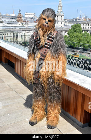 Chewbacca participant à la photocall pour Solo : Une histoire de la guerre des étoiles à la Trafalgar St. James, Londres. ASSOCIATION DE PRESSE Photo. Photo date : vendredi 18 mai, 2018. Voir PA story SHOWBIZ Star Wars. Crédit photo doit se lire : Matt Crossick/PA Wire Banque D'Images