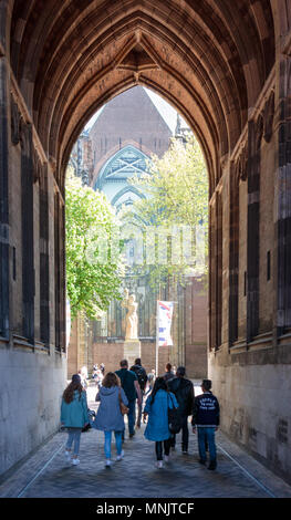 Pays-bas, Utrecht - 16 novembre 2017 : les gens marcher dans la Cathédrale Saint-Martin d'Utrecht Banque D'Images
