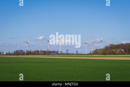 Les éoliennes près de Mannsdorf an der Donau Ville de Basse Autriche Banque D'Images