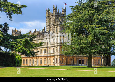 L'Angleterre, dans le Hampshire. 2 mai 2017. Château de Highclere. Style Jacobethan country house, siège du Comte de Carnarvon. Définition de Downton Abbey. Banque D'Images