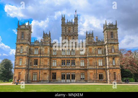 L'Angleterre, dans le Hampshire. 2 mai 2017. Château de Highclere. Style Jacobethan country house, siège du Comte de Carnarvon. Définition de Downton Abbey. Banque D'Images