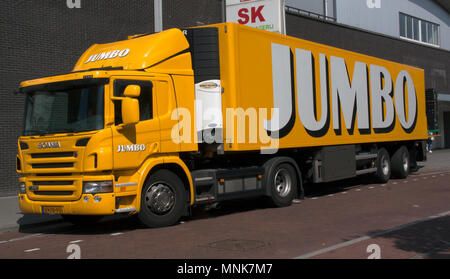 Amsterdam, Pays-Bas, 31 août 2016 : camion jumbo le transport des aliments à un supermarché Banque D'Images