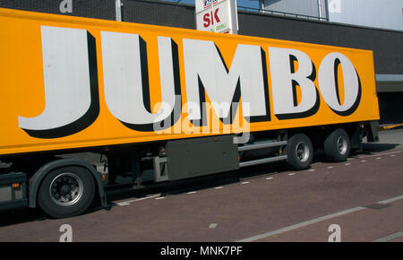 Amsterdam, Pays-Bas, 31 août 2016 : lettres jumbo sur un camion lourd transport des aliments Banque D'Images