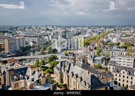 Rennes (Bretagne, nord-ouest de la France). Vue aérienne de l'ouest du haut de la cathédrale de Rennes (Anglais : Cathédrale Saint-Pierre de Rennes) Place de Banque D'Images