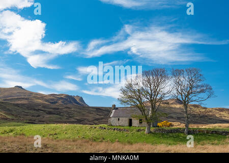 Les ruines de Bothy à Lettermore sur la lande menant vers Ben Loyal, donne également sur le Loch Loyal près de langue, Highland, Scotland, UK Banque D'Images